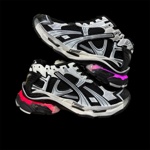 1-1 White and Black LED Runners