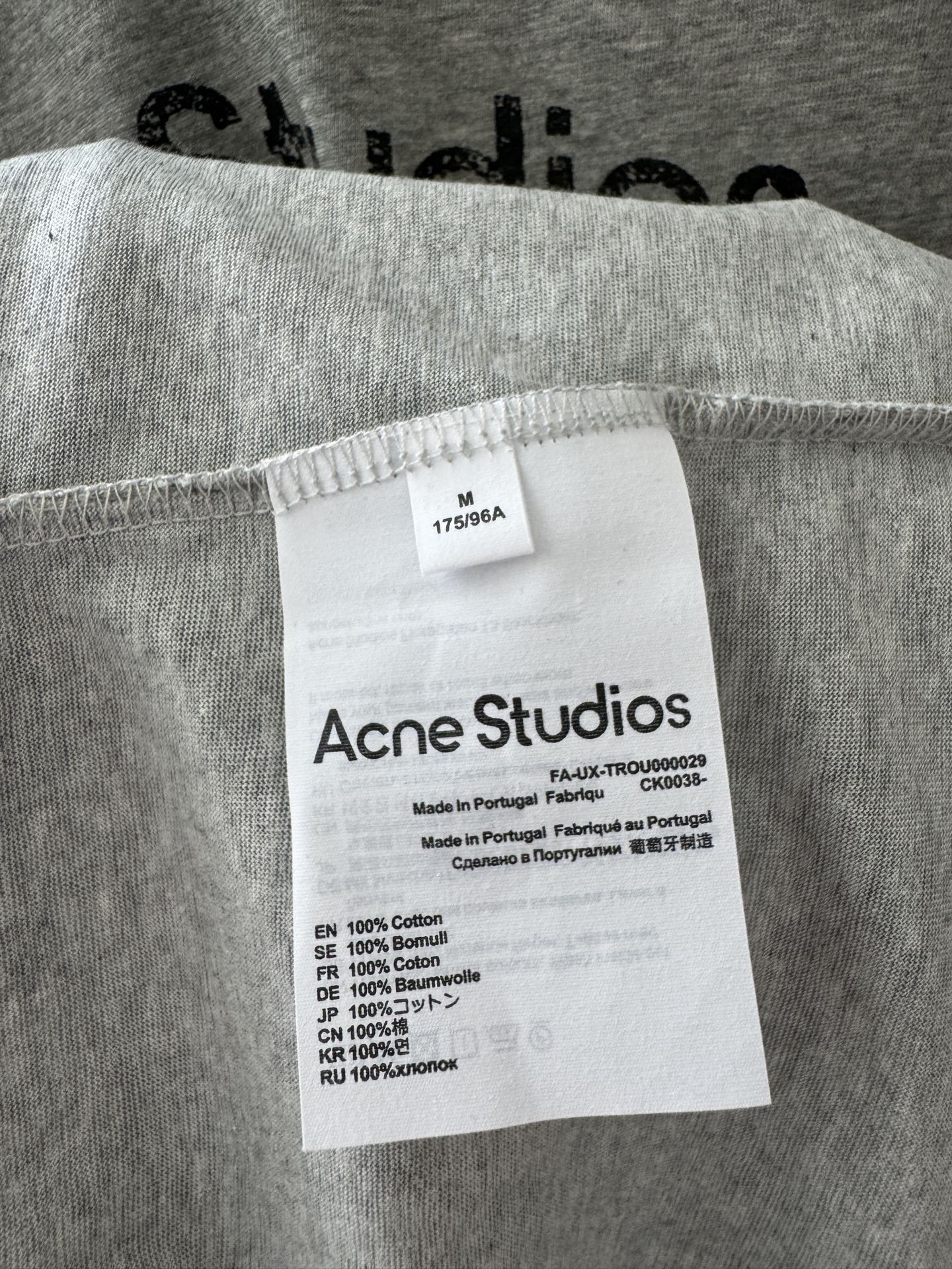 1-1 Acne Longsleeve